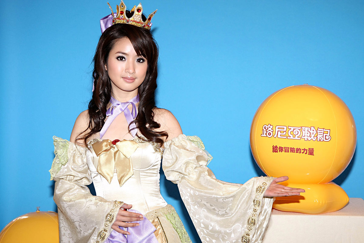 2008年2月19日,台北,林依晨为某在线游戏作代言.+++_+++林依晨
