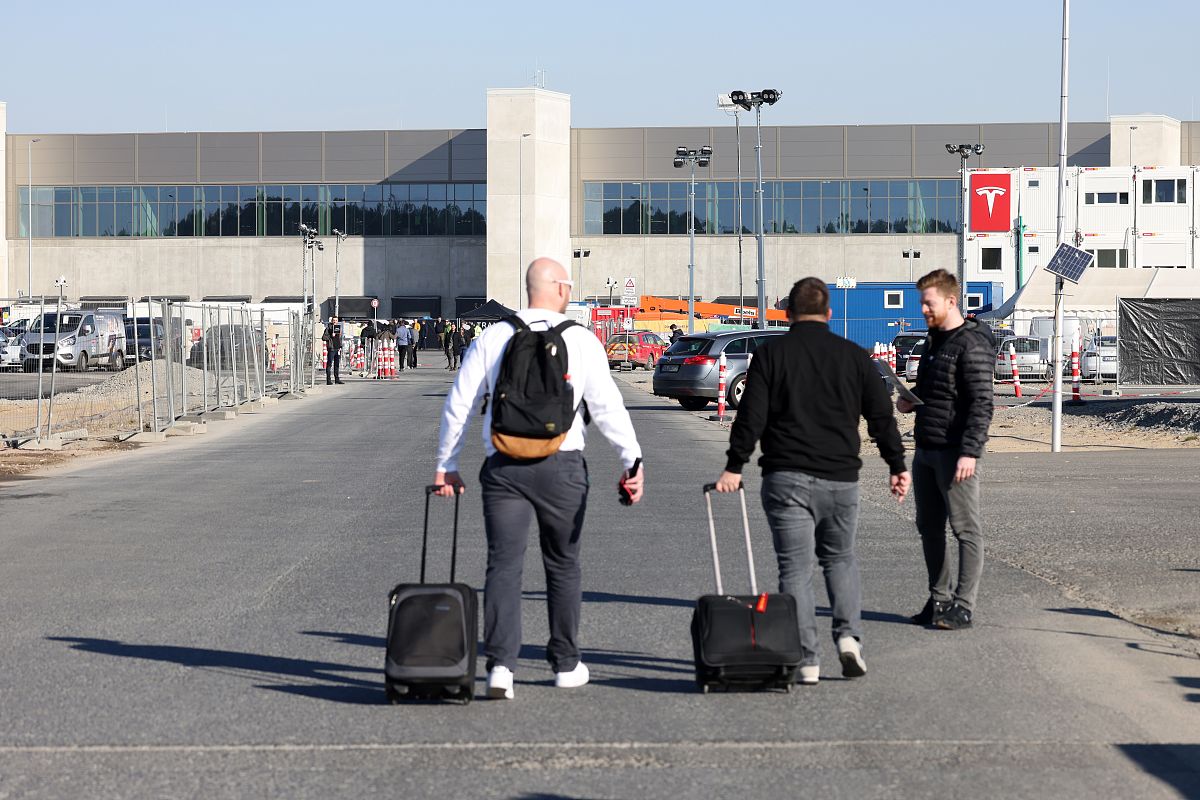 工厂开工大吉！携手共进，再创辉煌！