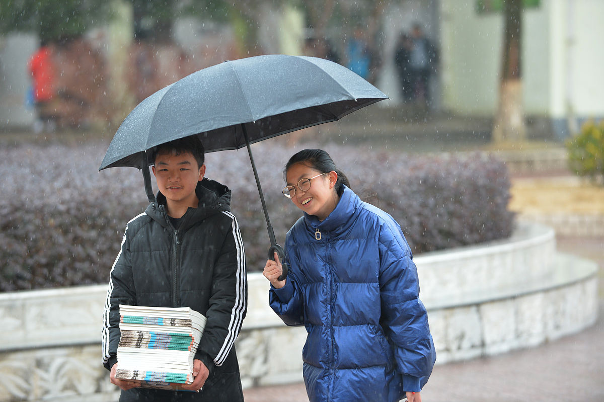 优秀学生评议：勤奋、积极、乐于助人