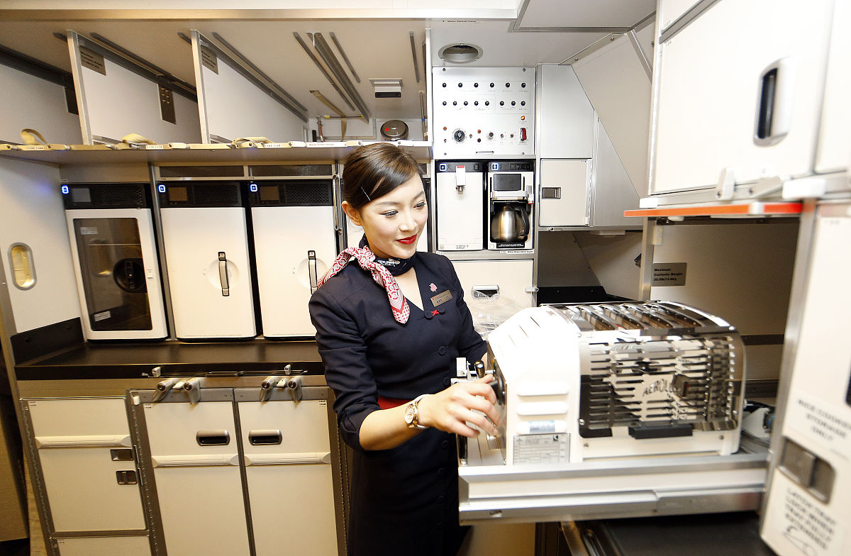 航机舱餐饮服务差？解析四大痛点，提升乘客满意度