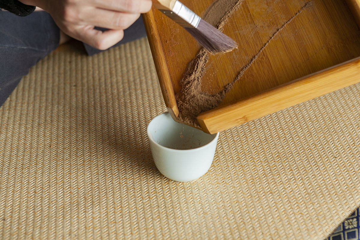 2019年11月11日,上海,线香制作过程.