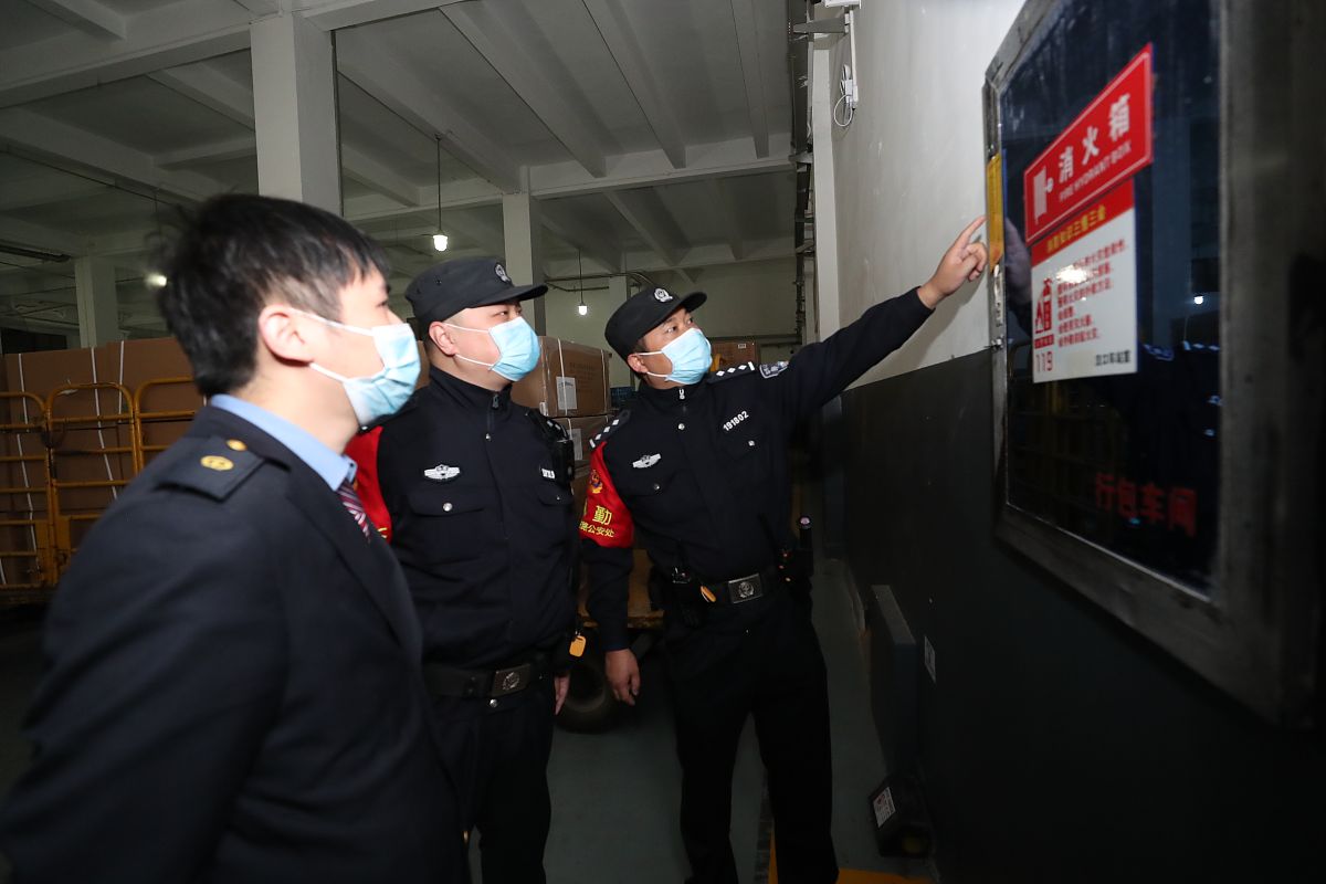 达州消防支队开展中秋国庆节前保密安全检查