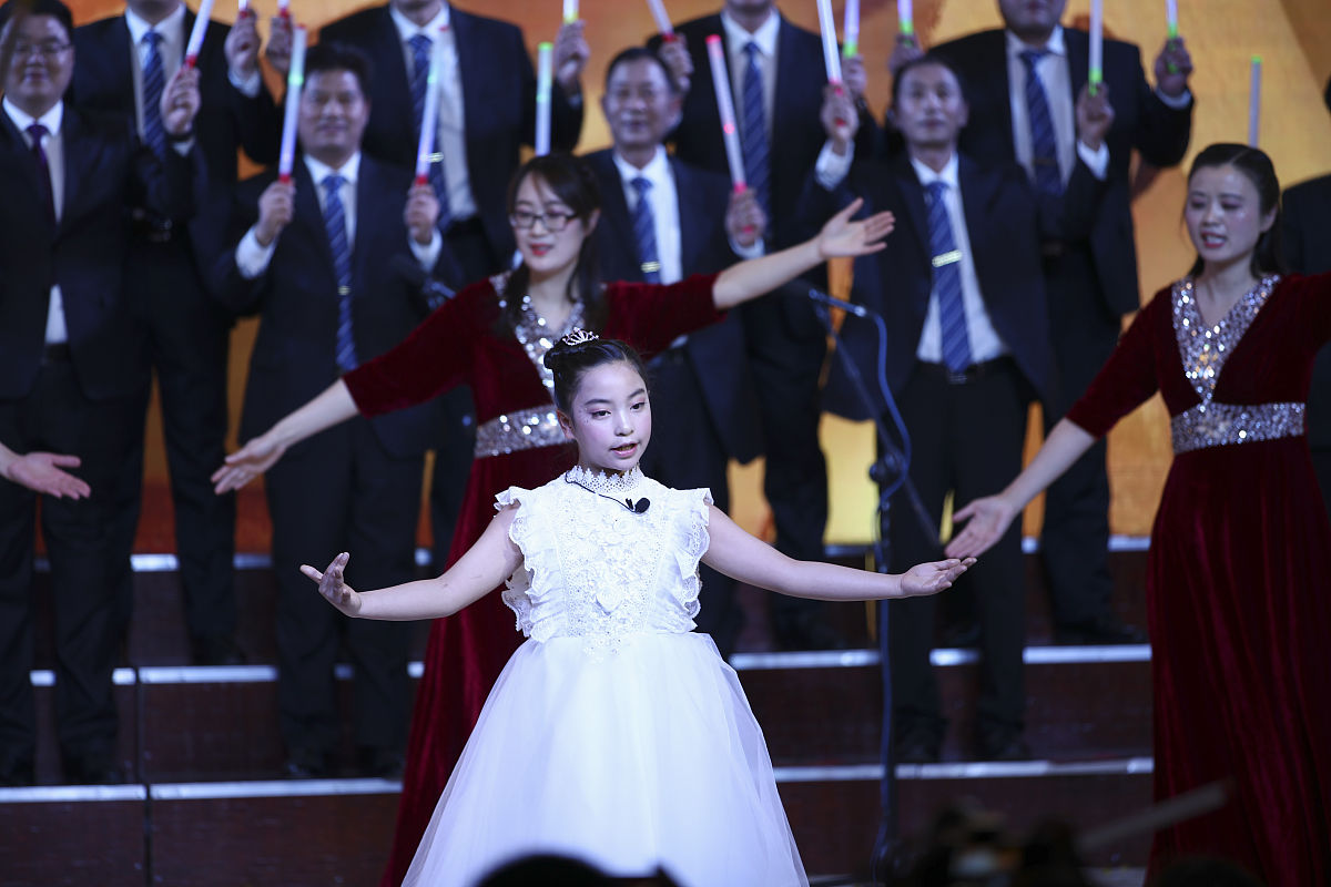 满洲里俄语职业学院举行校园歌手比赛 生成html报名网页