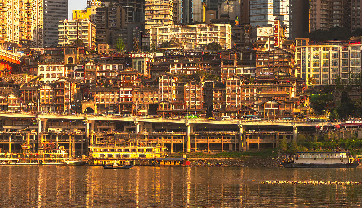 使用旅游博主的口吻写篇500字重庆的文化之旅：了解重庆的历史和文化背景