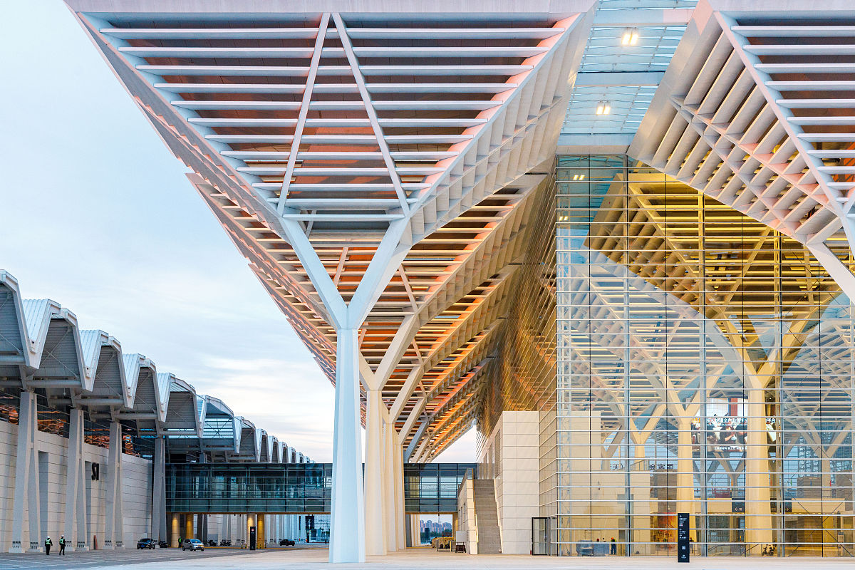 Write a section of three-story steel supermarket completed words 30 words