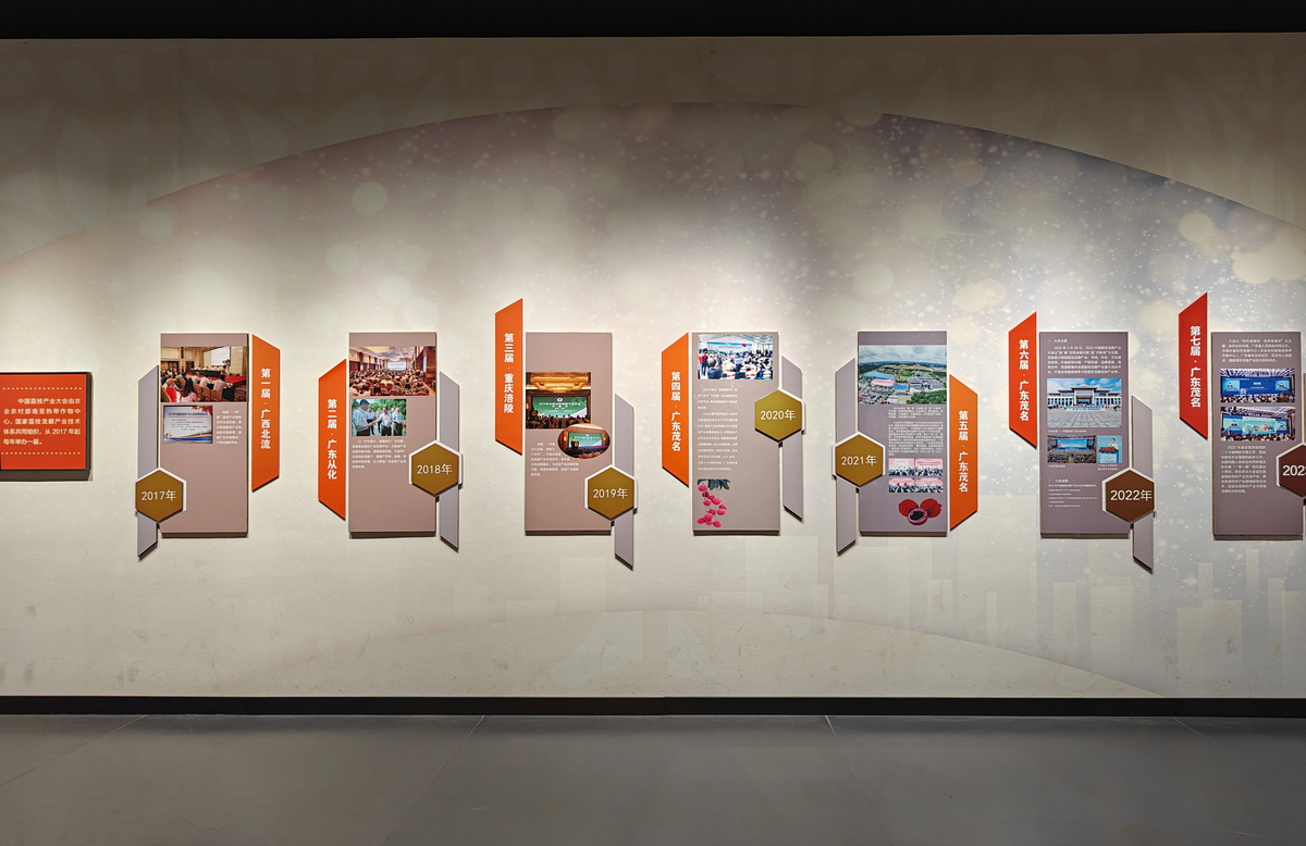 校史馆是学校文化建设的重要源泉肩负着讲述校史故事、传递校史温情见证着学校辉煌的过去和现在的成就提高学生的积极性和凝聚力树立起学生成人成才的正确的人生价值观。本次校史馆参观研学活动培养学生的奋斗之心树立学生文化自信让同学们深刻了解学校历史之美。追忆风华温校史踔厉奋发谱新篇。青春气贯长虹勇铣盖过怯弱进取压倒苟安奋斗这两个字应该写在每一代中国青年的基因里。惟愿我院学子均能踔厉奋发、不负韶华擎薪火、续辉煌