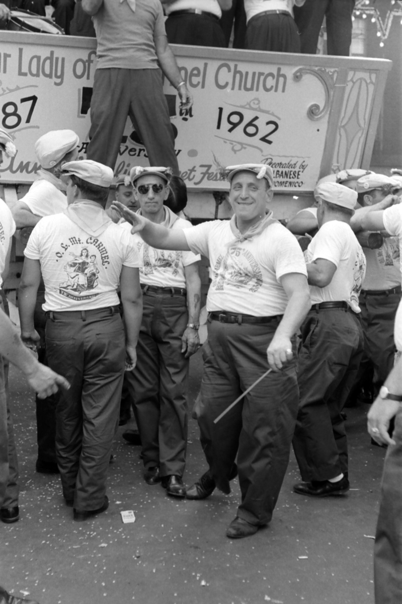 克林顿对索马里提出的方针帮我用210字详细描述