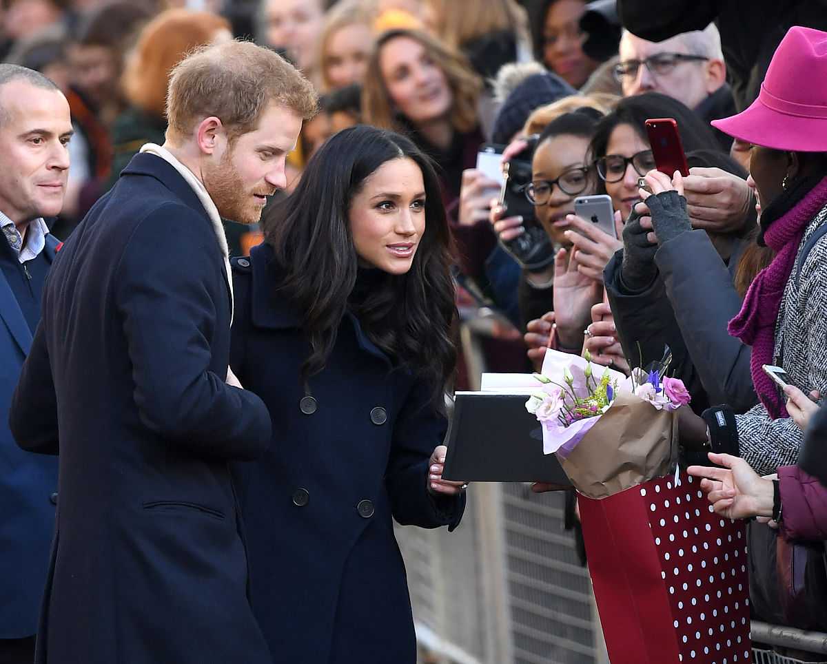 当地时间2017年12月1日,英国诺丁汉,哈里王子( prince harry )和未婚