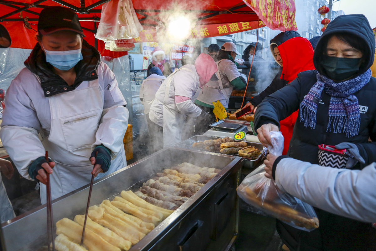 本地逛吃笔记# 同时,这些街头小吃也反映了天津人的生活方式和饮食