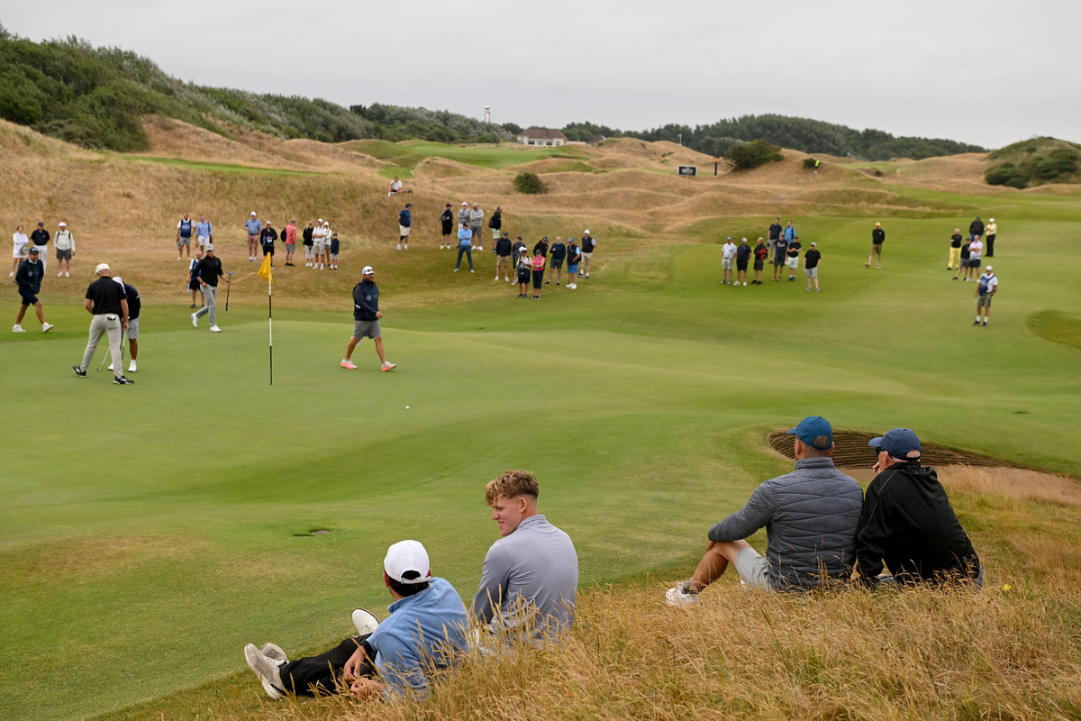 用中文邀请客户来参加高尔夫比赛