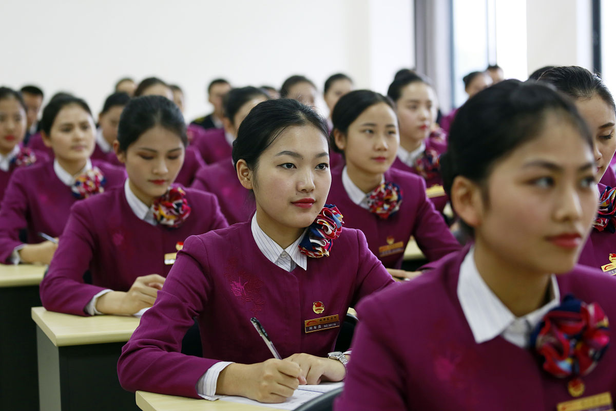 成都女生学铁路专业前景分析：值得选择吗？