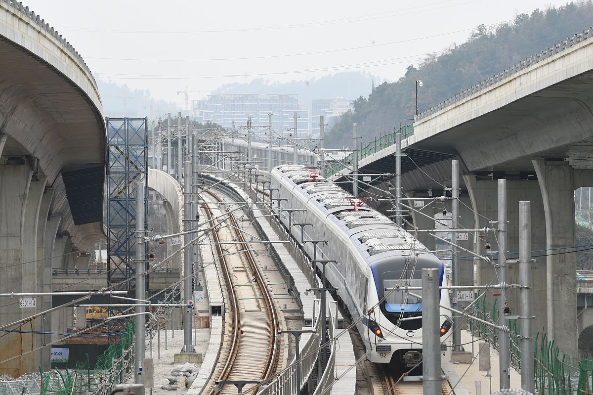 贵阳轻轨专业学校毕业就业前景分析