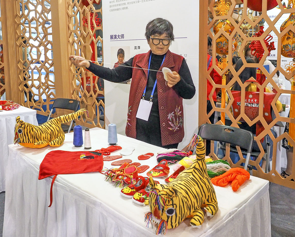 技术创新有利于非遗传承技能创新促进非遗传承人的创新思维