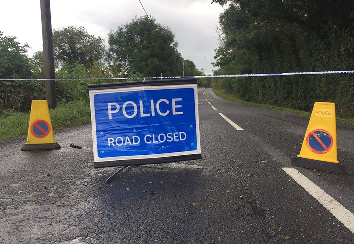 你是一个在交通规则方面具有丰富的专业知识的人我人在英国请依照当地交通法规给我回答问题。我的第一个问题是：闯红路灯会扣几分。