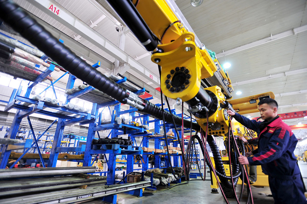 工程机械运用与维修专业前景广阔，就业机会多，薪资待遇高