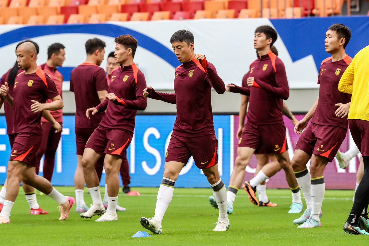 请参考以下资料写一篇新的文章需要全新的标题不少于5000字。原文如下：2023年男足亚洲杯小组抽签结果正式出炉中国男足被分在了A组同组对手还包括东道主卡塔尔男足、塔吉克斯坦男足、以及黎巴嫩男足。目前该项赛事的相关赛程安排也已敲定其中比赛时间范围在2024年1月12日至2月10日比赛地点则在卡塔尔。而在亚洲杯过程中的部分比赛用地正是此前世界杯赛事用地所以国足这一次也算是变相参加了世界杯。按照亚足联拟