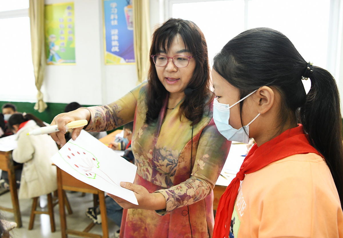 老师目睹学生课堂上“变身”：一个令人毛骨悚然的故事
