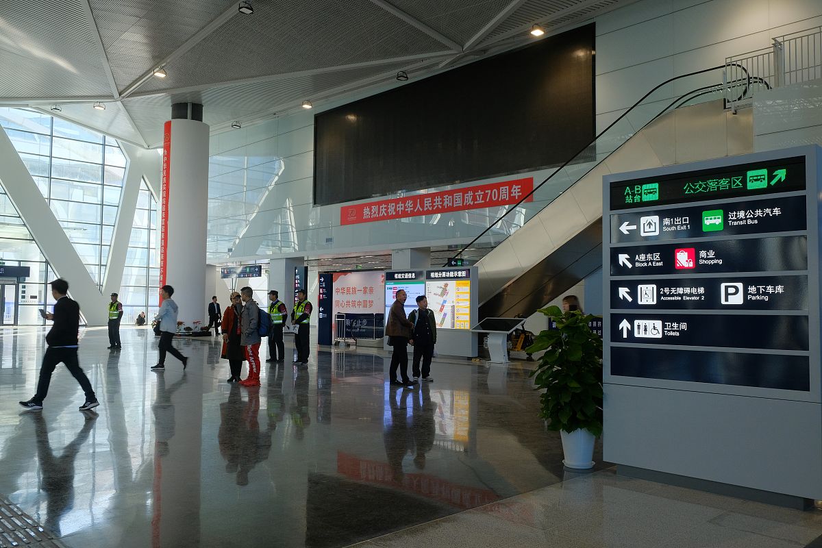 我是在火车站换乘其他班次的火车出站后怎么走最省时间时间有些紧迫