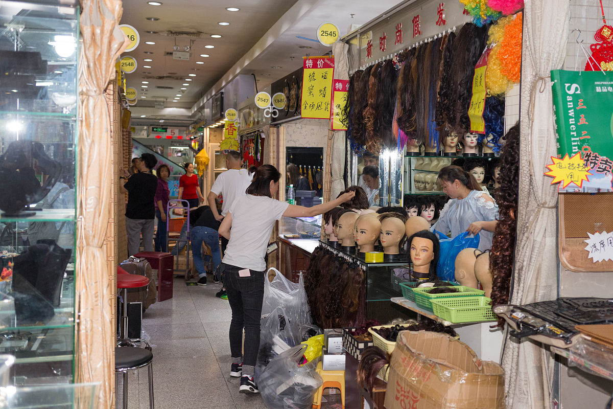 2018年9月28日,经营了20年的北京官园商品批发市场永久性停止营业,西
