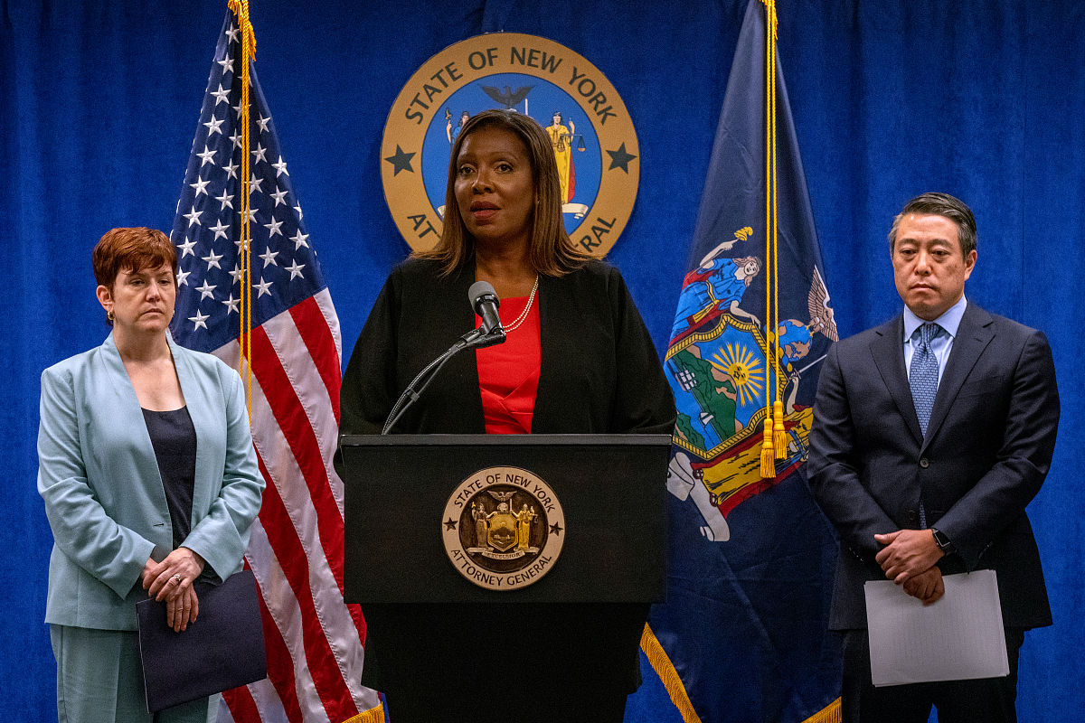 当地时间2021年8月3日,美国纽约,纽约州总检察长詹乐霞(letitia james