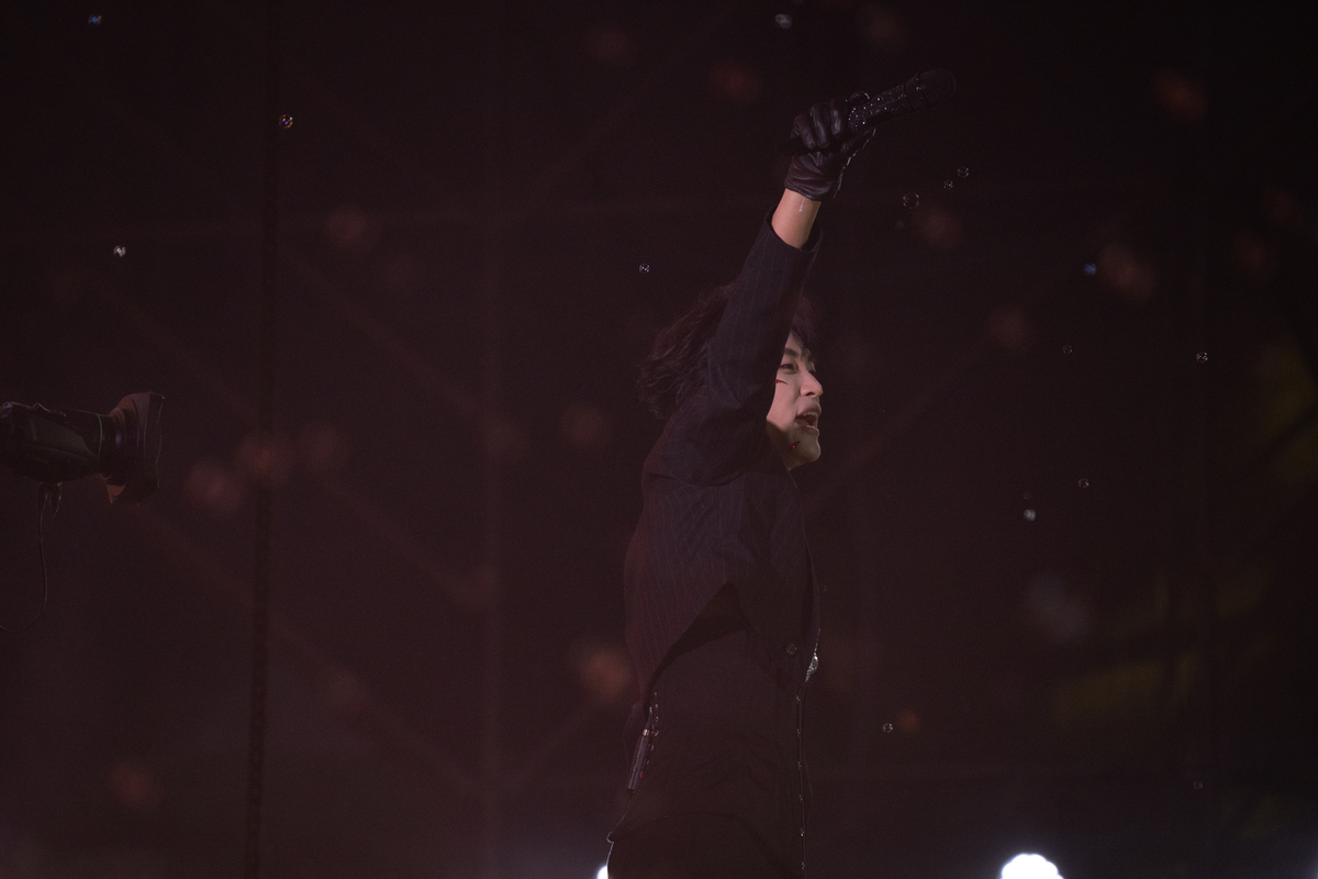 我根据华晨宇的歌曲《好想爱这个世界啊》编写了一段以救赎为主题的舞蹈请为我这段舞蹈想几个名字要求名字中不包含舞字。