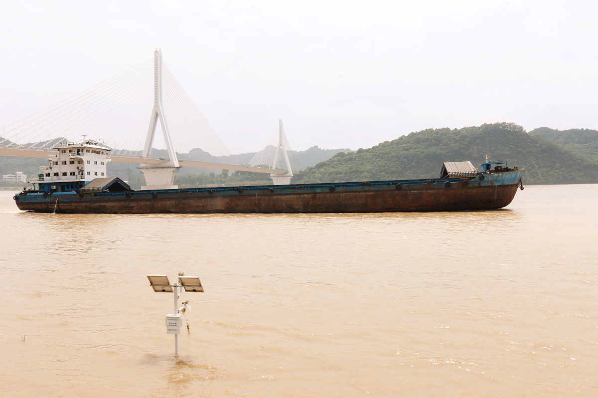 狼妖少年：被抓捕的命运与奇特相遇 - 小说续写