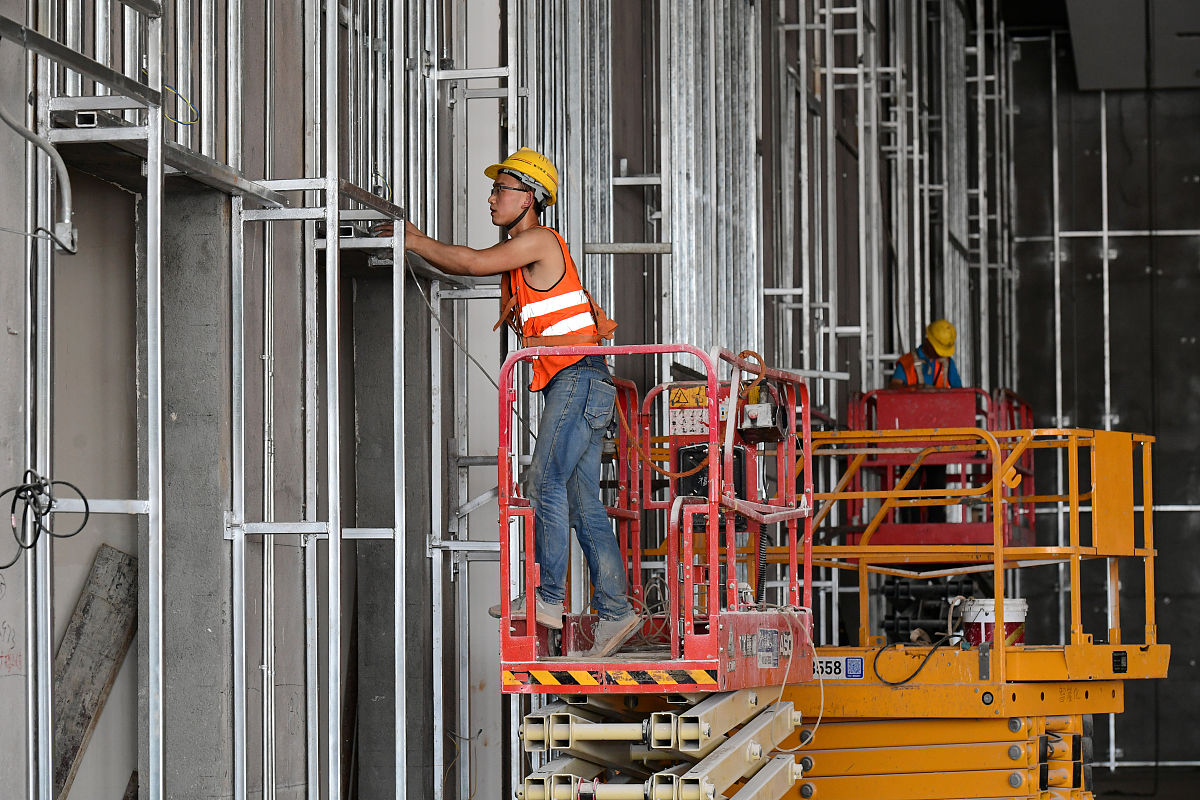 努力拼搏的背影：一位工程造价师的亚运启示
