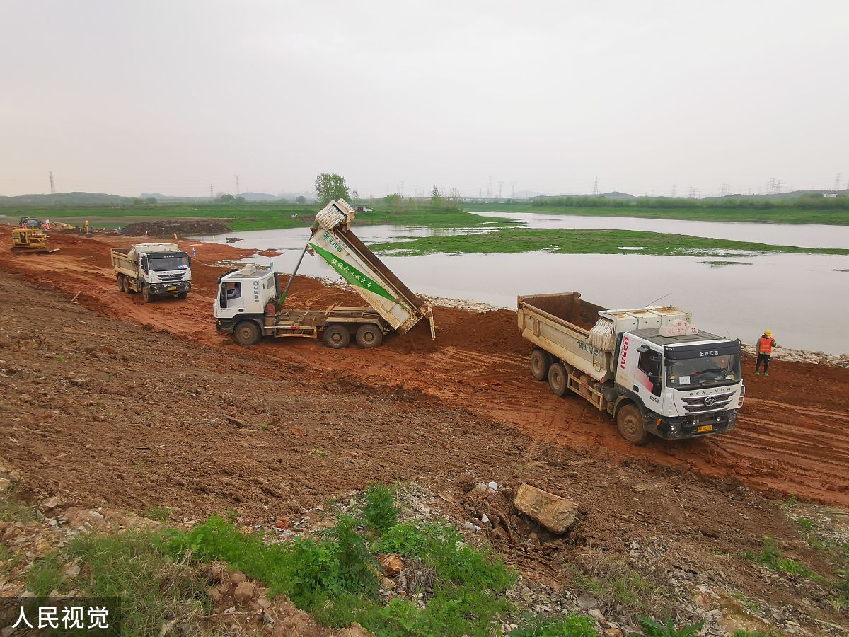给我一个地基土清运施工方案