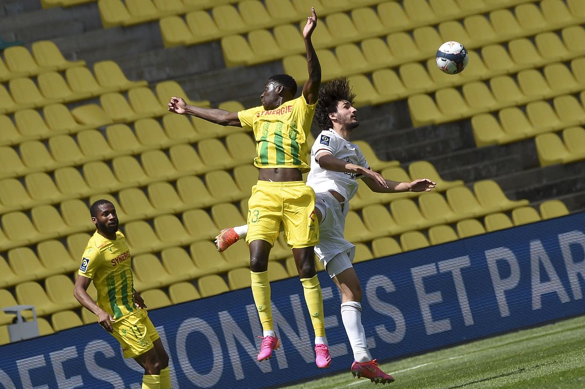 nantes' congolese forward randal kolo muani (c, l) fights for th