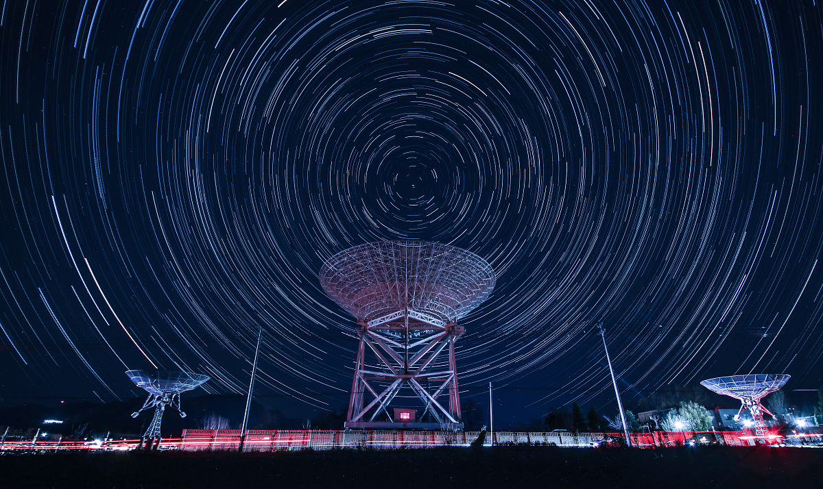 写一篇建筑亮化设计文案设计内容结合了探索和科研和星空的元素