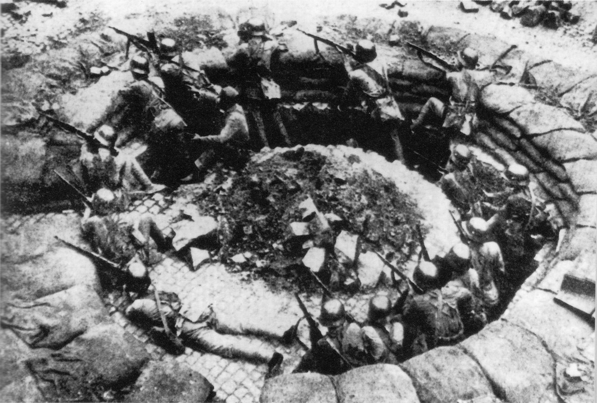 1937年8月13日,上海,日军向中国守军发动进攻,淞沪.图