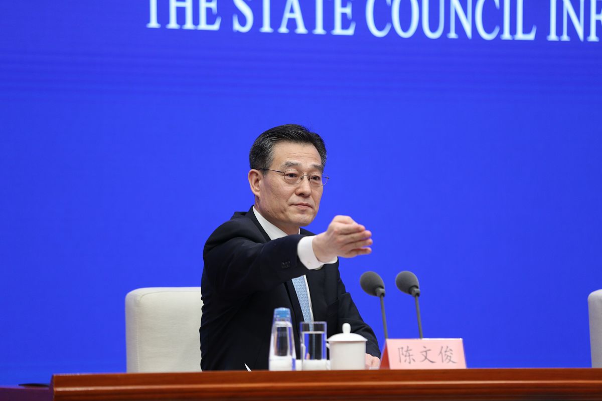 乡村振兴战略：以‘奠基石’到‘冲锋号’的全面解读