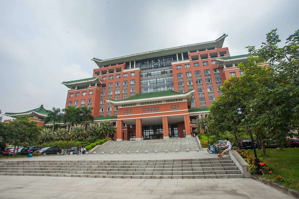 左云县综合技术学校2022年招生专业：机械制造、电子信息、计算机等