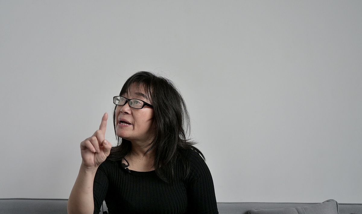 请写一份余秀华写的《月光落在左手上》这本书的读后感两千字左右。