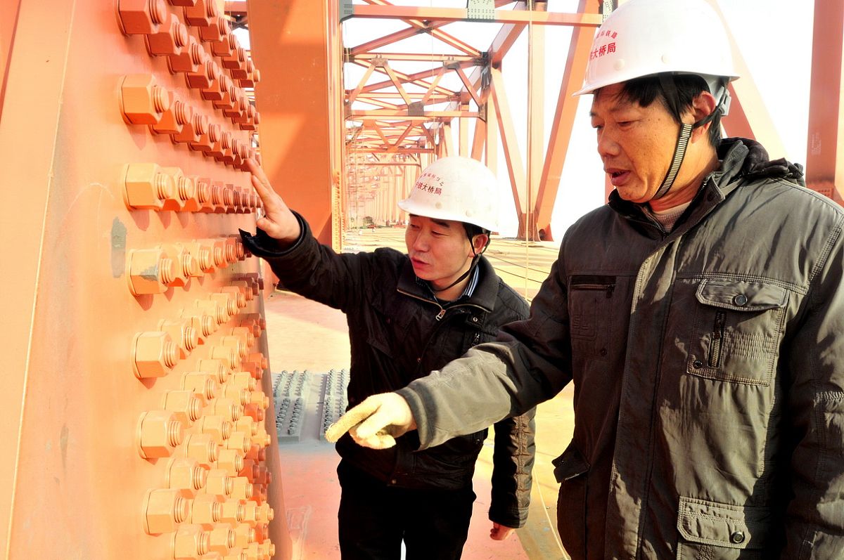 螺栓强度不足可能是问题根源