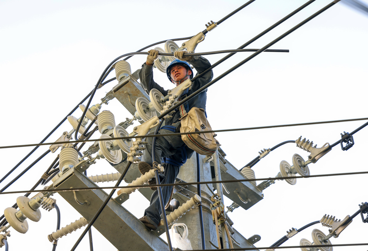 提高农村冬季电力线路维护对策：强化线路检修与设备维护