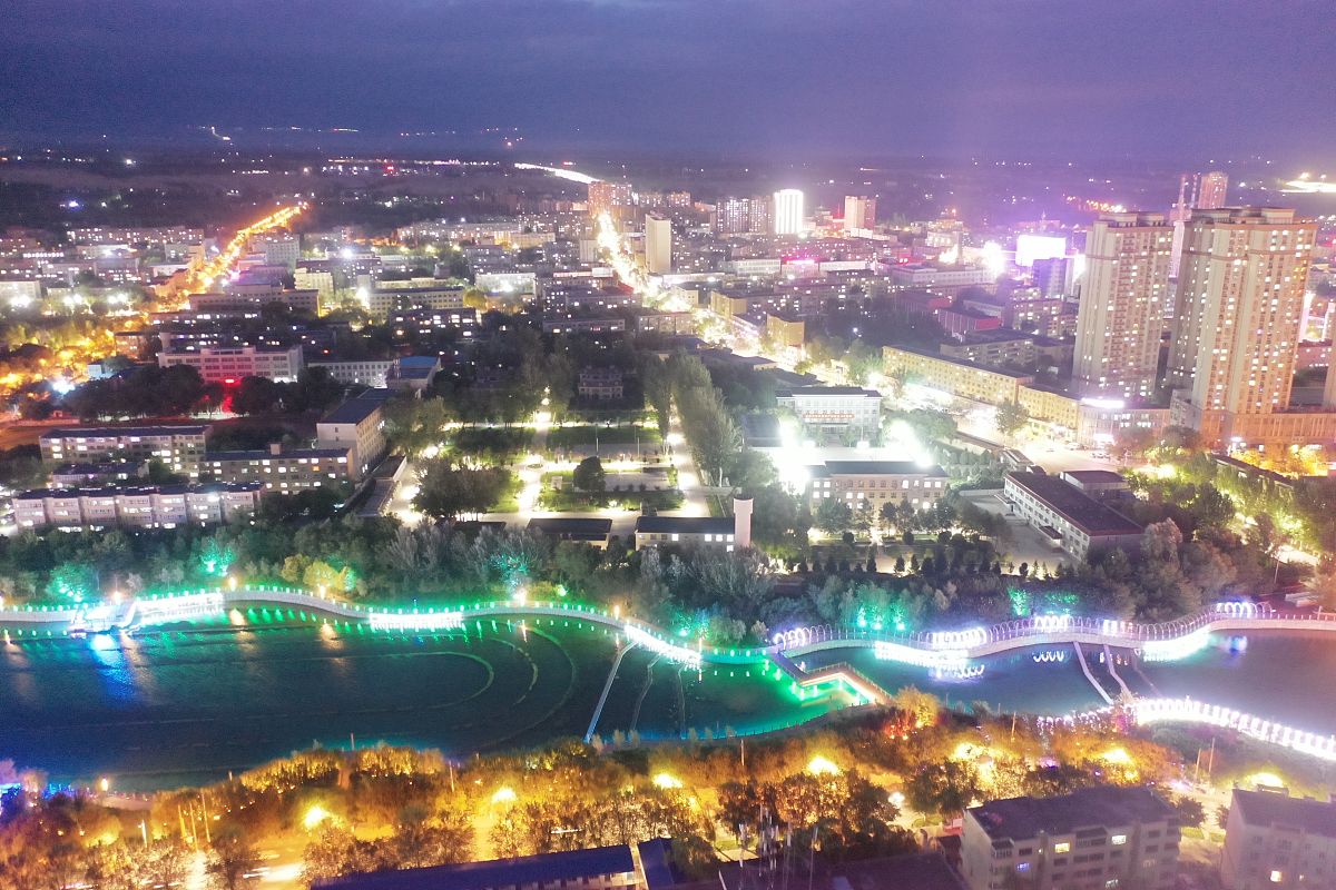 2021年6月22日,航拍新疆博乐青得里河夜景,璀璨绚丽.