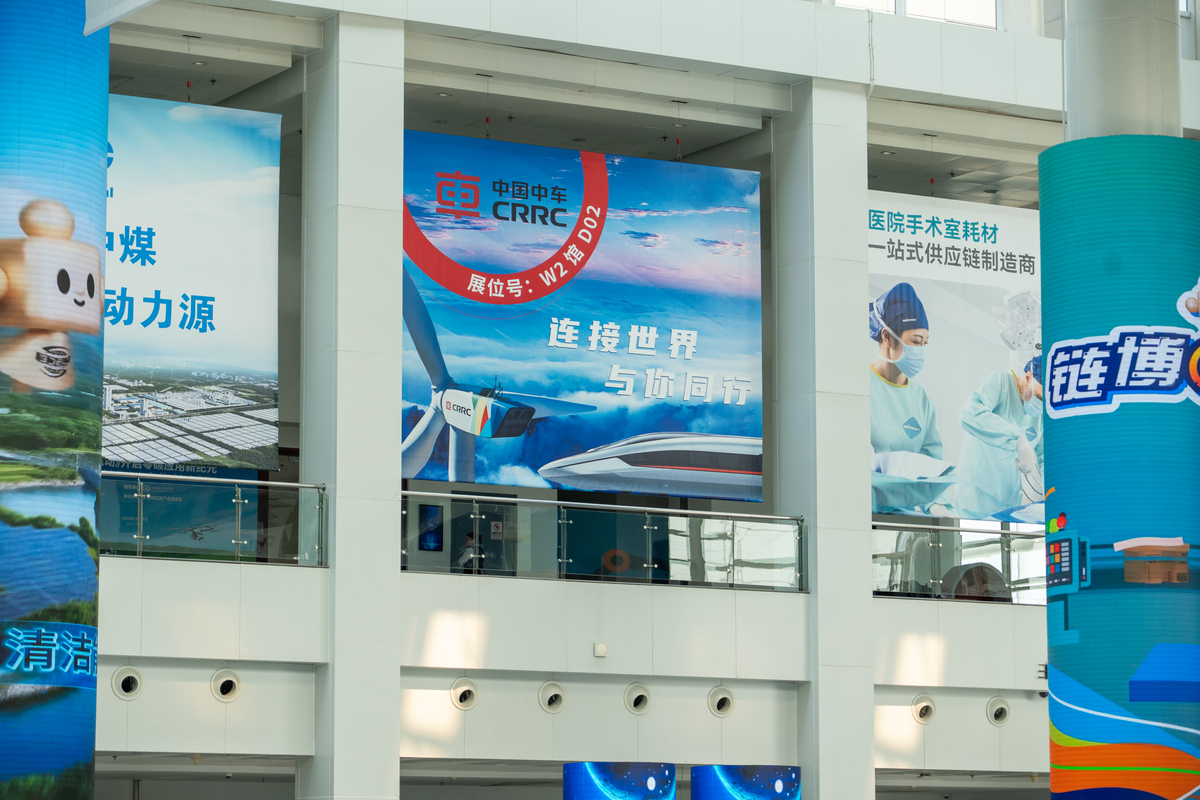 户外LED地标大屏VS高铁LED广告：媒体优势、互动性、价格、未来趋势全解析