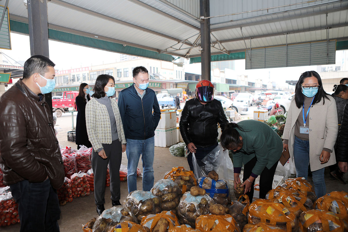 菌业公司在国投公司的大力帮助下作为本次木耳节承办单位积极参加各项工作任务包括参展木耳节展会参加专家论坛报告会参加镜泊湖学者专家闭门会等收获良多。接着写