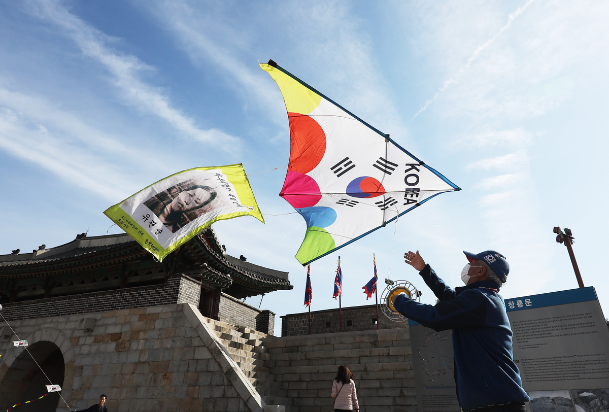 当地时间2026年2月26日,韩国京畿道水原市世界文化门,