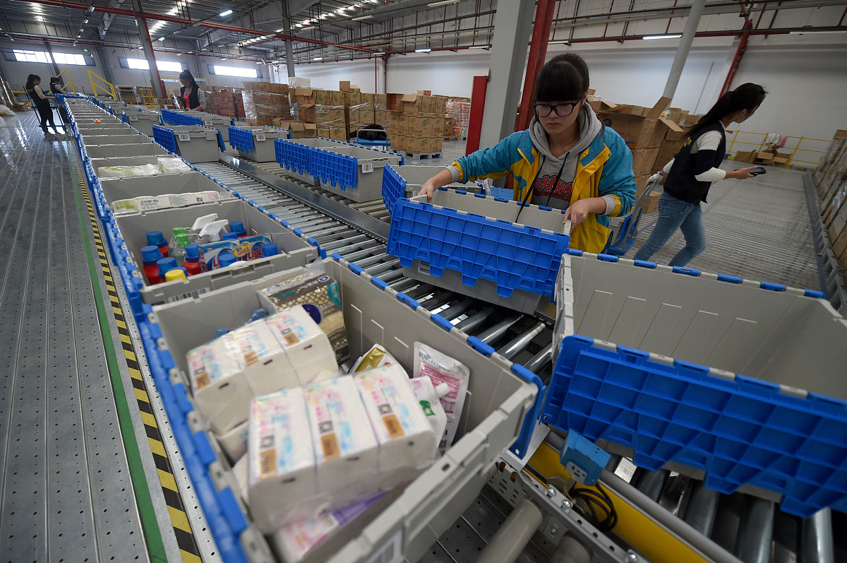 以 “基于stm32的生鲜仓库设计”为论文题目写一篇不少于2500字的开题报告，包含课题目的，国内发展现状，国外发展现状以及发展方向