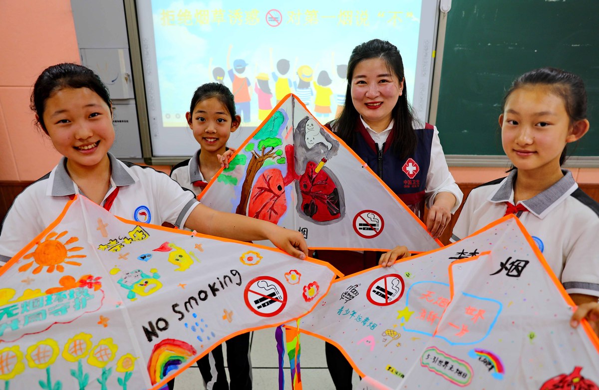 3000字左右的散文要求如下：围绕风雨彩虹五周年一一逐梦新征程 建功新时代这一主线结合广大员工的日常工作讲述我与彩虹或我与服务对象的故事。我与彩虹主要展现社工本人入职机构以来的所思、所想、所感、所获我与服务对象通过彩虹禁毒社工对一个或几个服务对象的服务和管理实例生动展现彩虹禁毒社工在帮助服务对象戒除毒瘾、回归社会、帮扶救助、就业指导等方面取得的显著成效。讴歌我省禁毒社会工作所取得的巨大成就展