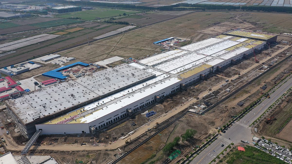 山西省发改委印发了《山西省创建特色产业集聚区总体方案》明确了培育特色产业集群、提升综合配套能力、强化科技创新引领、提升绿色发展水平、强化资源要素供给、创新管理体制机制等6大主要任务提出要试行管委会+公司等多种开发运营模式为企业发展营造良好环境。到2025年力争创建50个左右具有较强竞争力和带动性的特色产业集聚区建立具有山西特色的产业集群发展新模式打造产业集聚发展新高地。 《总体方案》提出我省进一步