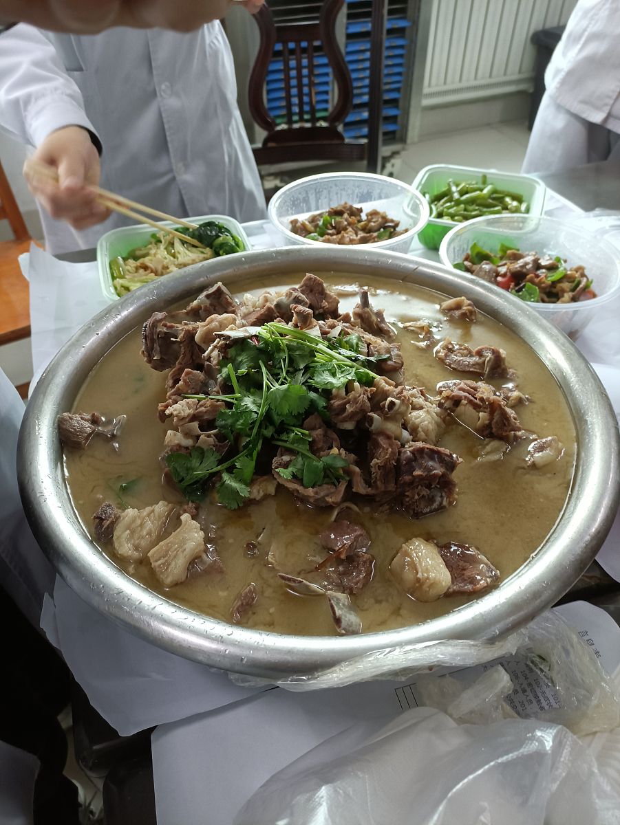 韩城市驴肉火锅哪家好吃帮我用200字详细描述