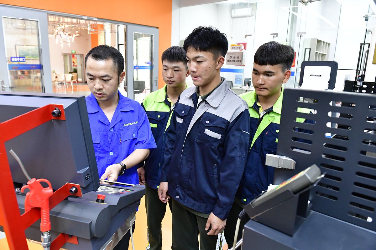 成都航空学校安检专业视力要求