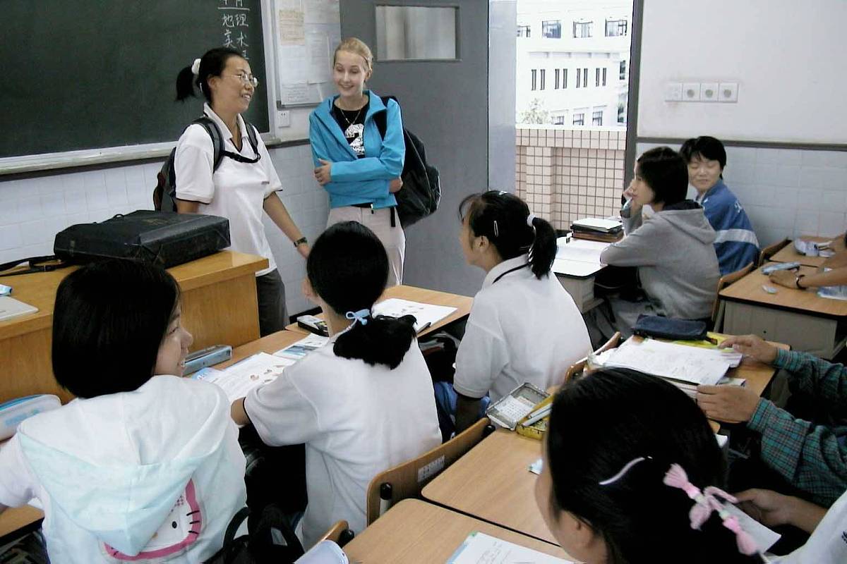 中学英语课堂观摩点评：见习生表现优异，潜力无限