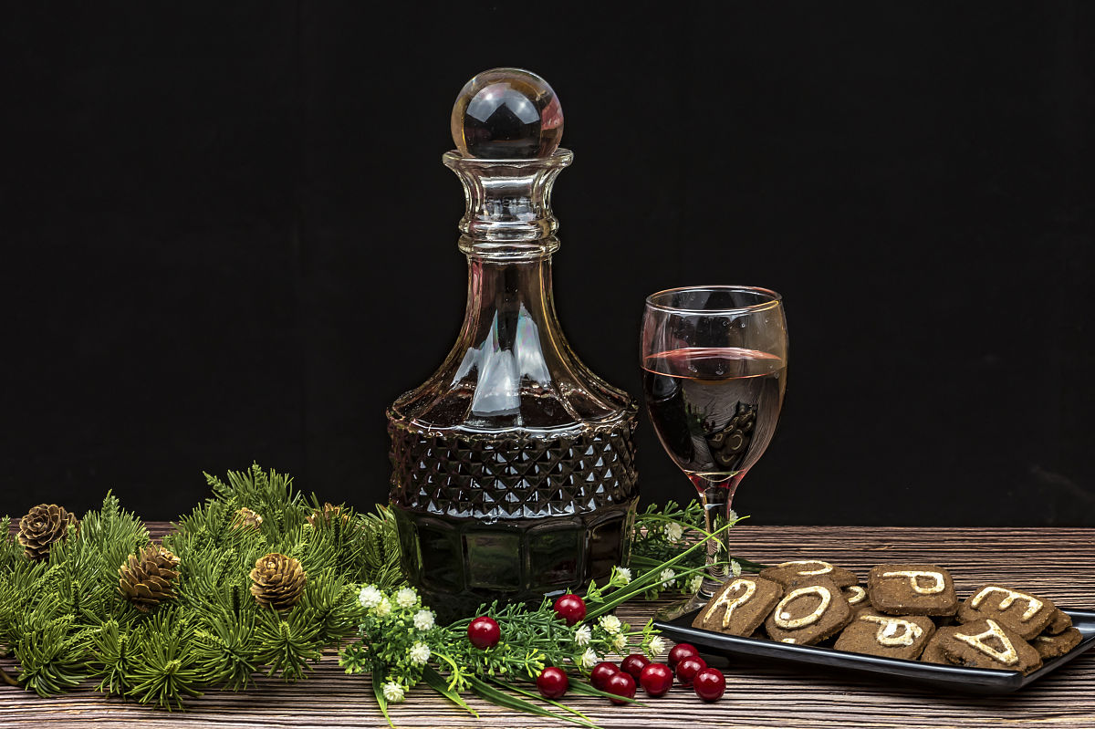 你能以罗曼湖兔年限定威士忌写一个短视频脚本嘛？