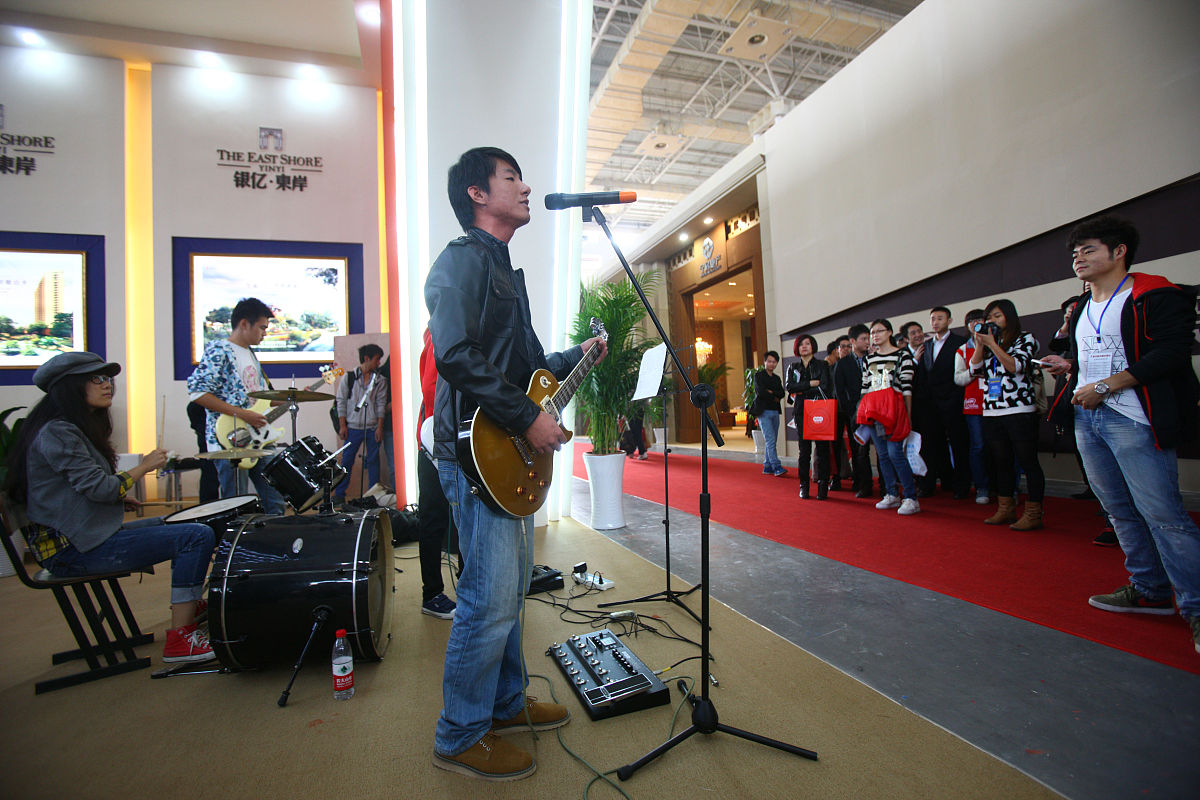 以如何在音乐领域中建立自己的团队？为题写一篇700字文章