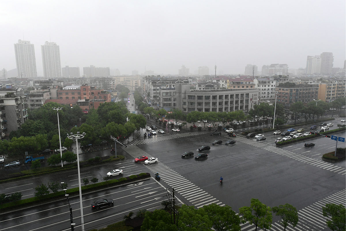 2021年6月3日傍晚,浙江省金华市区出现强降水天气,短时间大雨如注,降