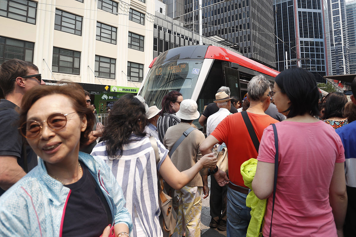 表2-1延安市2014--2022年生猪养殖业基础成本投入年份	 资金	 人工 	土地公顷2018年	32154	 4579	50570522019年	42875	5734	50779492020年	32691	4533	50453392021年	31973	4478	50321552022年	32346	4550	5031246数据来源：延安市政府：《延安市政府工作报告》20